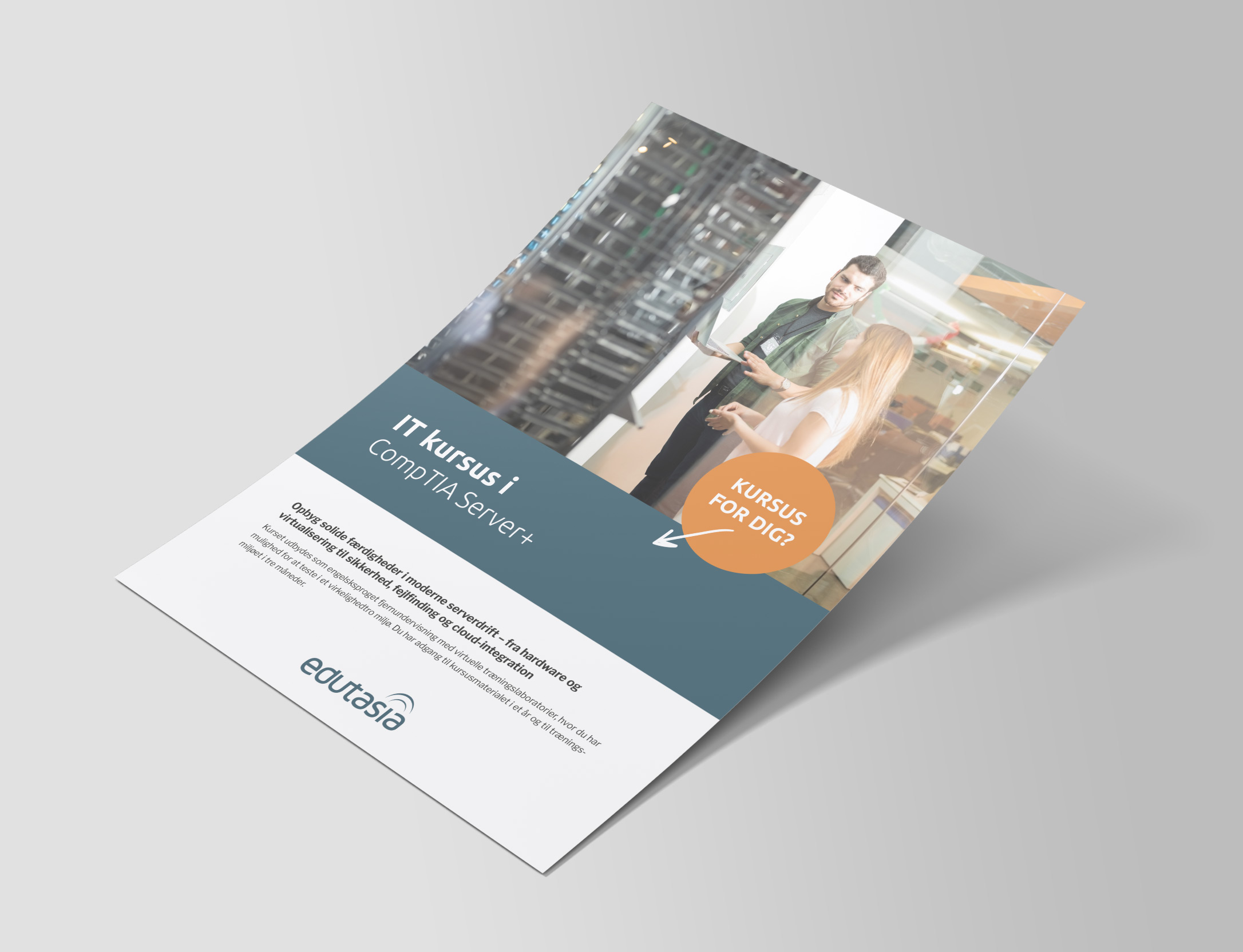 Mock Up Flyer IT Kurser Comptia Server