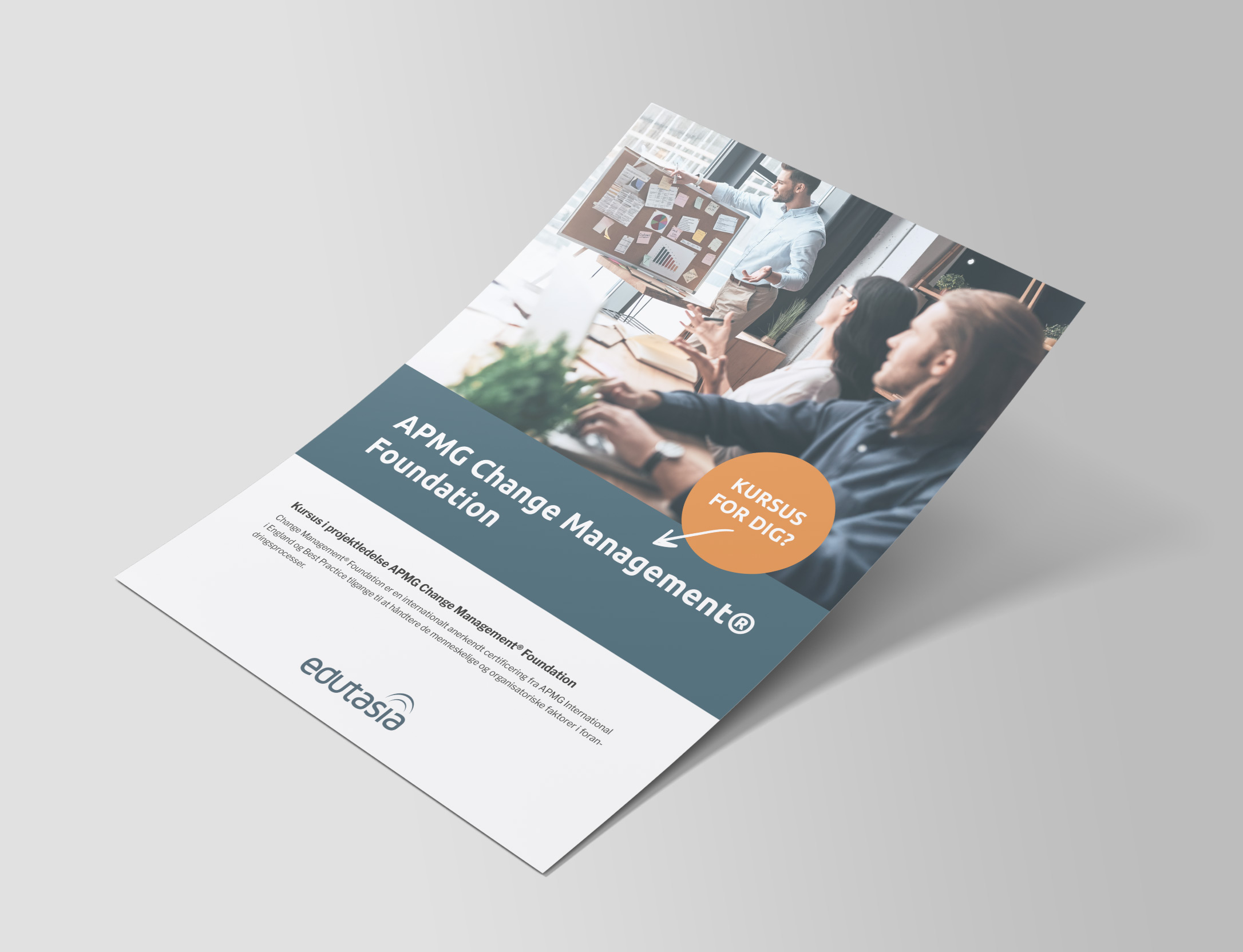 Mock Up Flyer Projektledelse Change Management Foundation