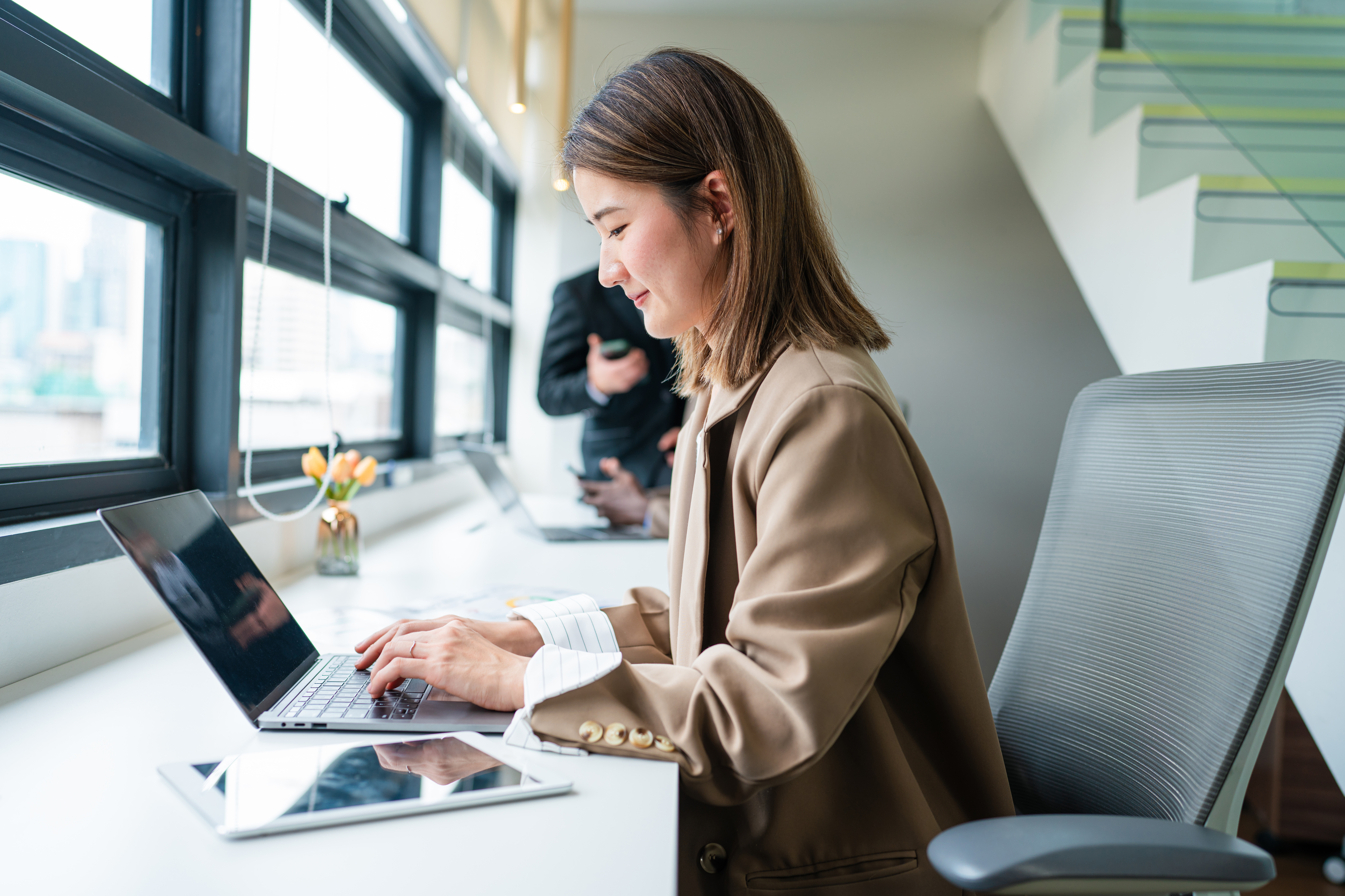 Kvinde Ved Computer IT