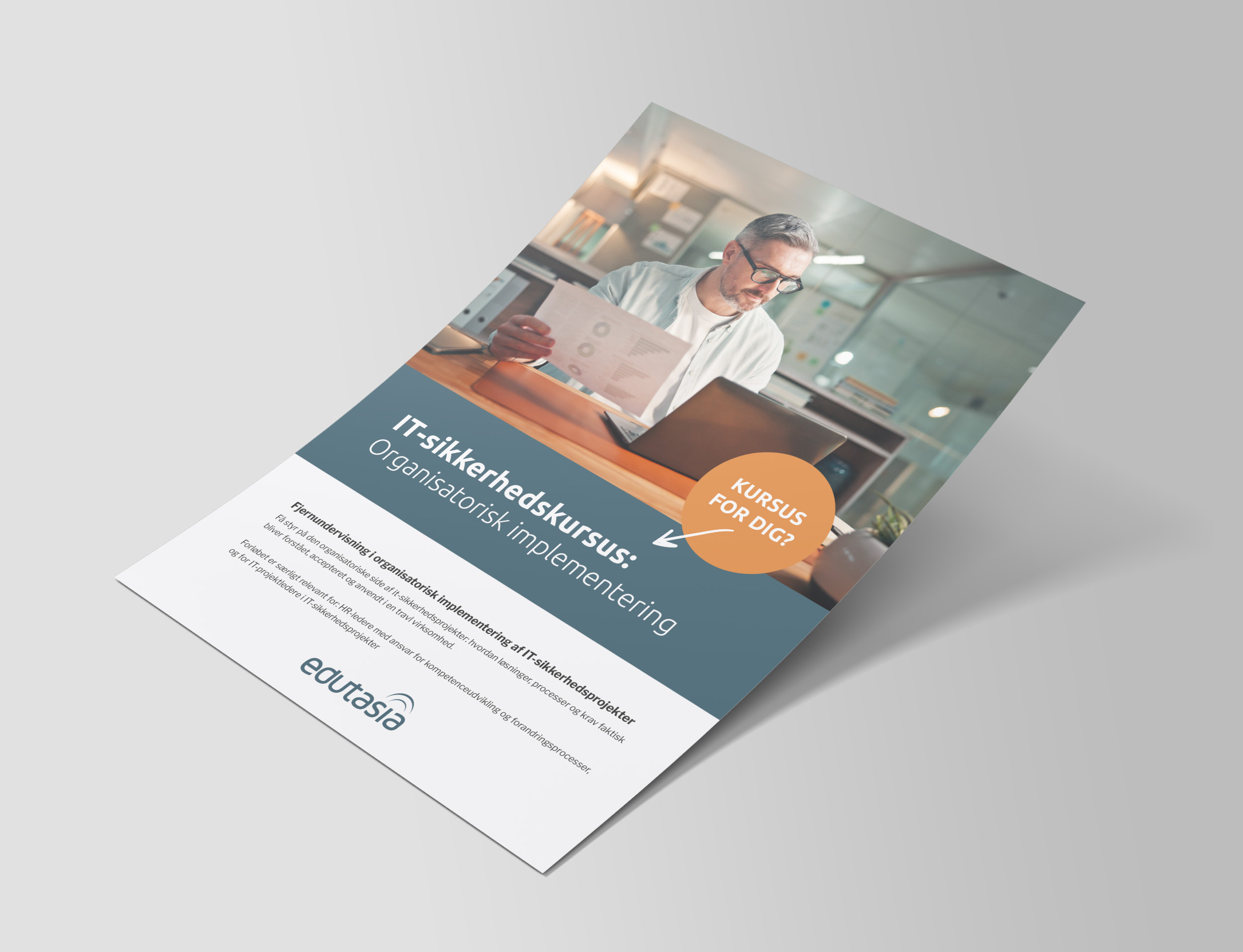 Mock Up Flyer IT Kurser Organisatorisk Implementering